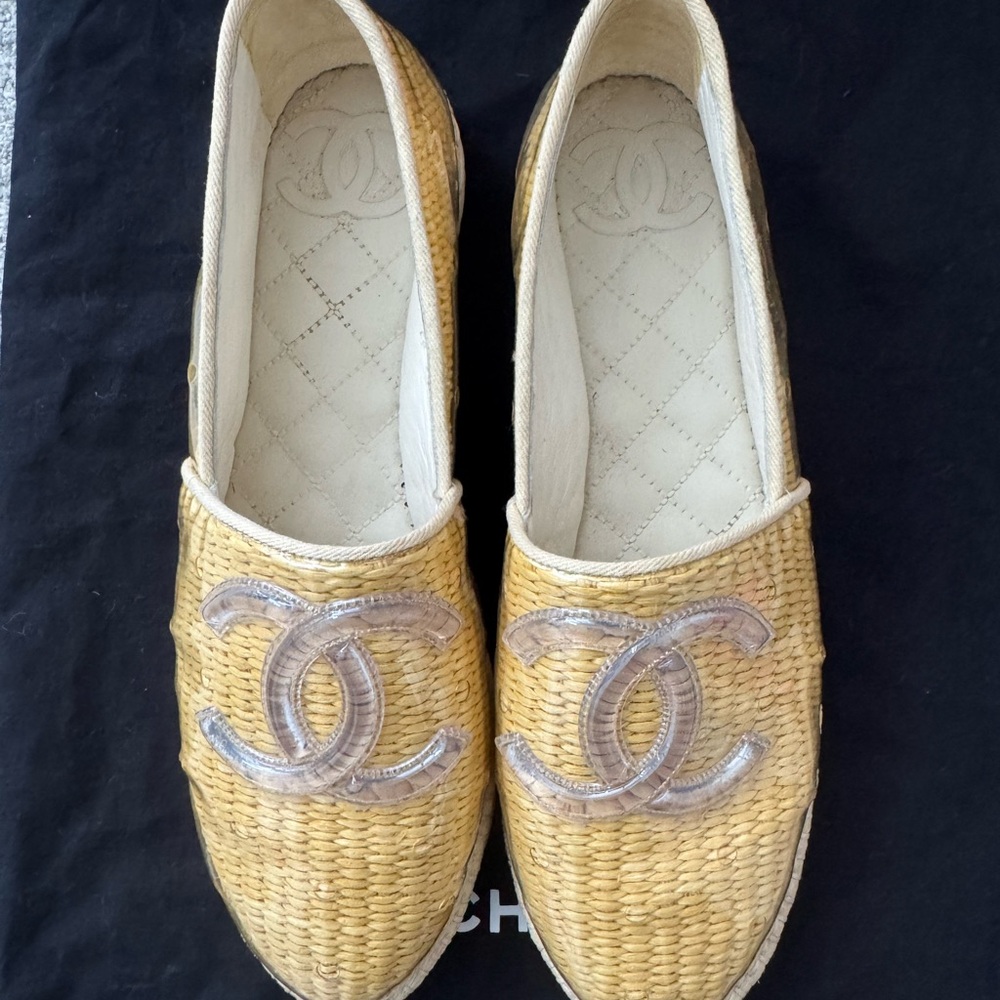 Authentic Chanel Limited edition  Women's raffia Espadrilles. New